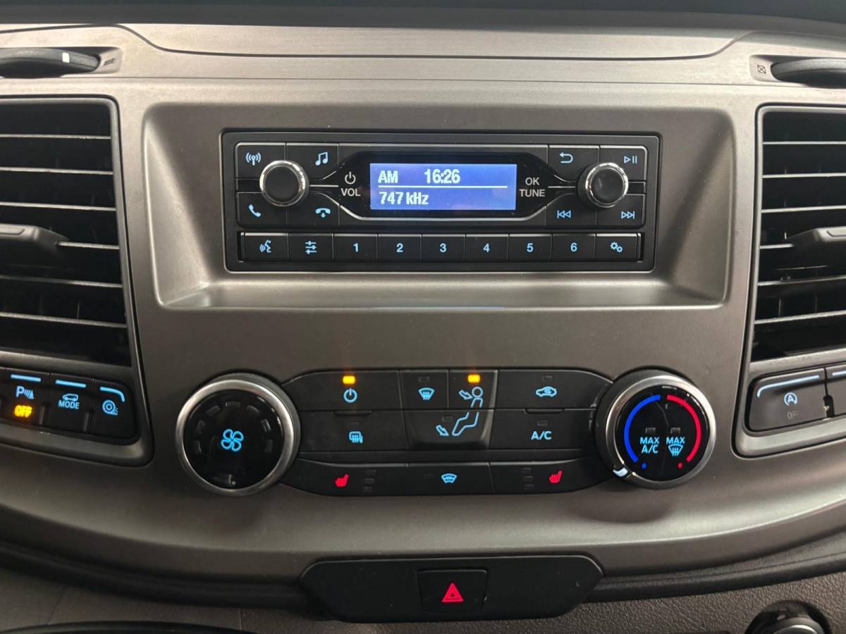 Ford Transit Custom Ford Transit Custom 280 2.0 TDCI L1H1 Trend Airco Navigatie Cruise Control Trekhaak Stoelverwarming