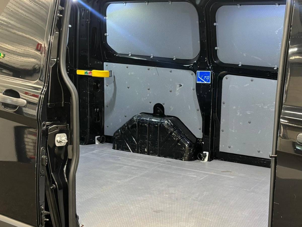 Ford Transit Custom Ford Transit Custom 280 2.0 TDCI L1H1 Trend Airco Navigatie Cruise Control Trekhaak Stoelverwarming