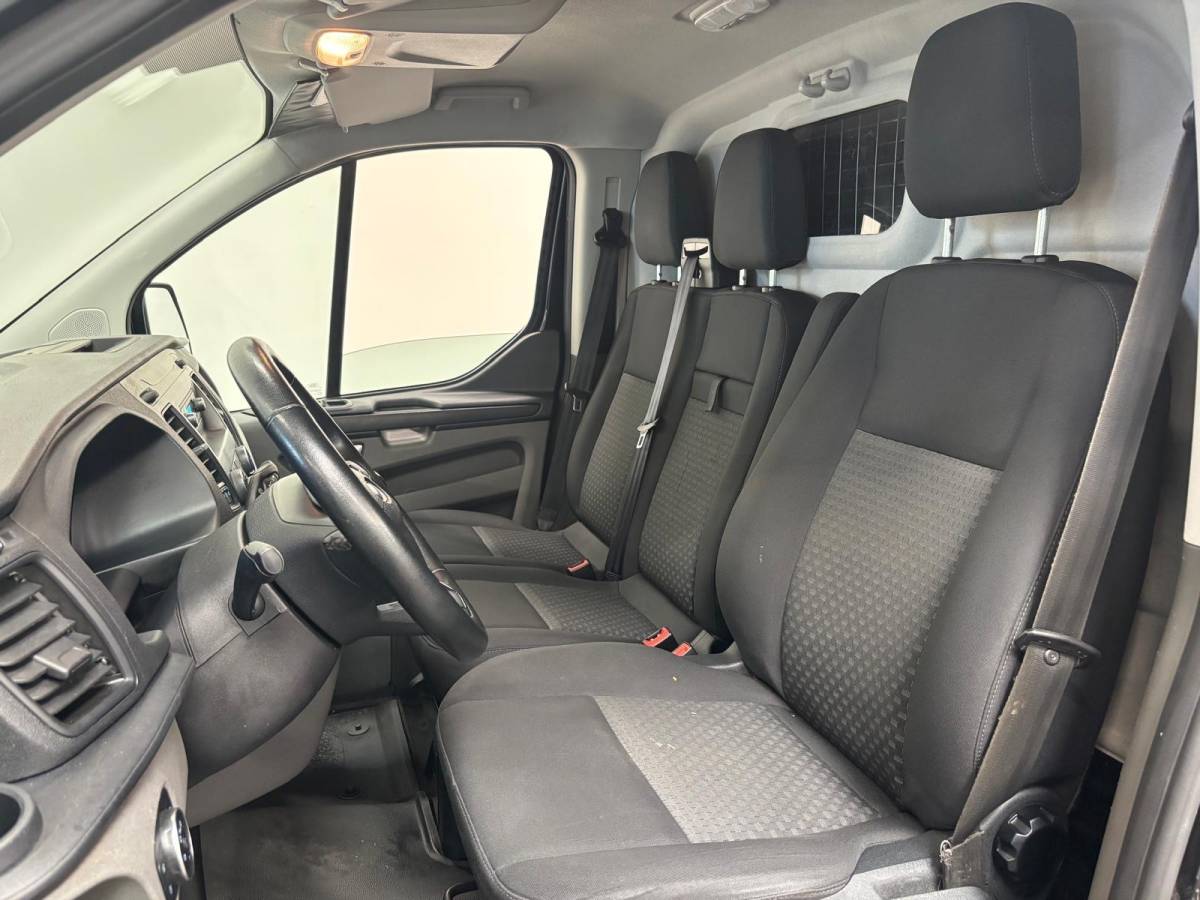 Ford Transit Custom Ford Transit Custom 280 2.0 TDCI L1H1 Trend Airco Navigatie Cruise Control Trekhaak Stoelverwarming