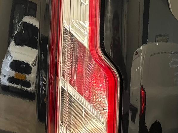 Ford Transit Custom Ford Transit Custom 280 2.0 TDCI L1H1 Trend Airco Navigatie Cruise Control Trekhaak Stoelverwarming