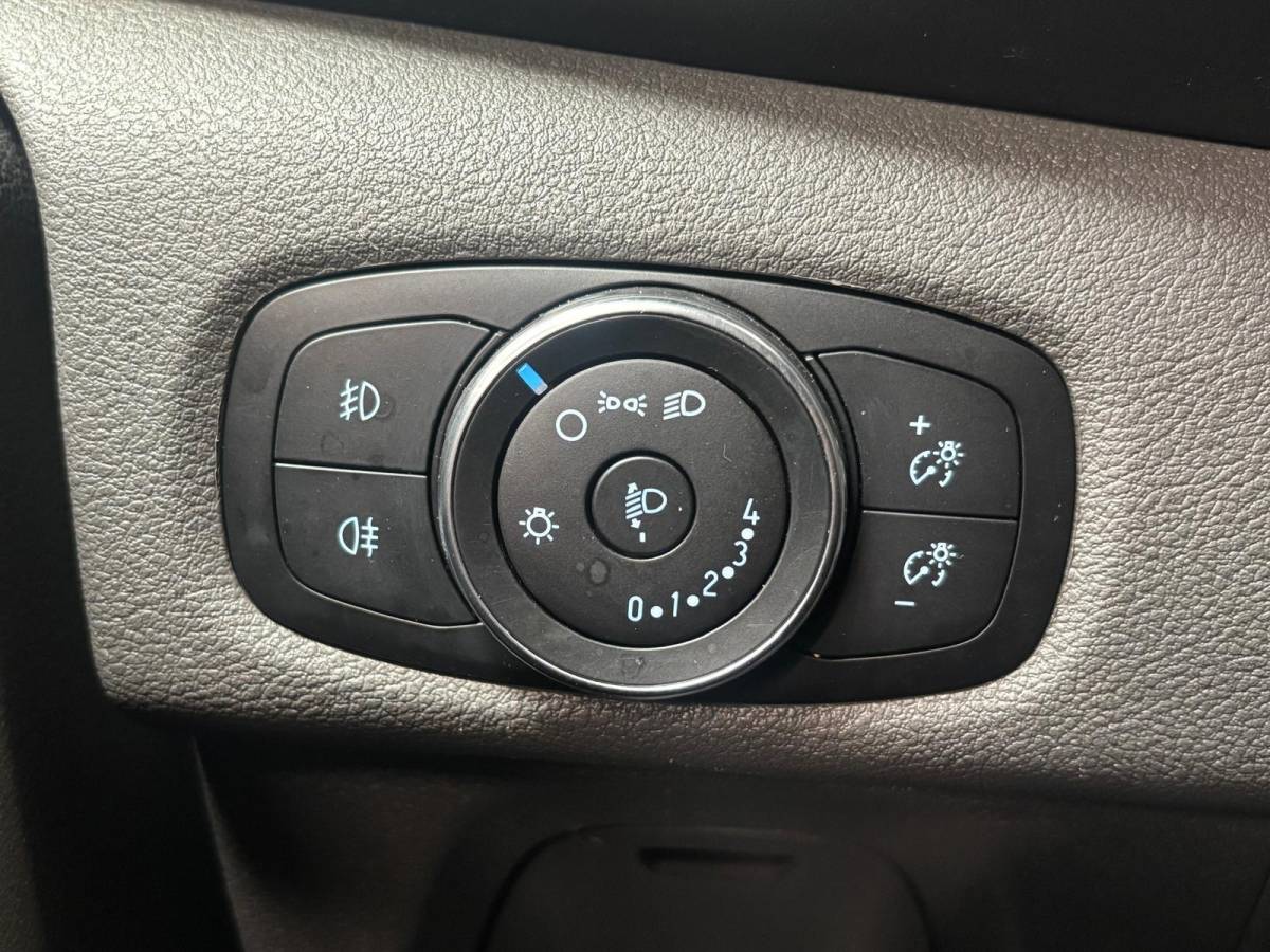 Ford Transit Custom Ford Transit Custom 280 2.0 TDCI L1H1 Trend Airco Navigatie Cruise Control Trekhaak Stoelverwarming