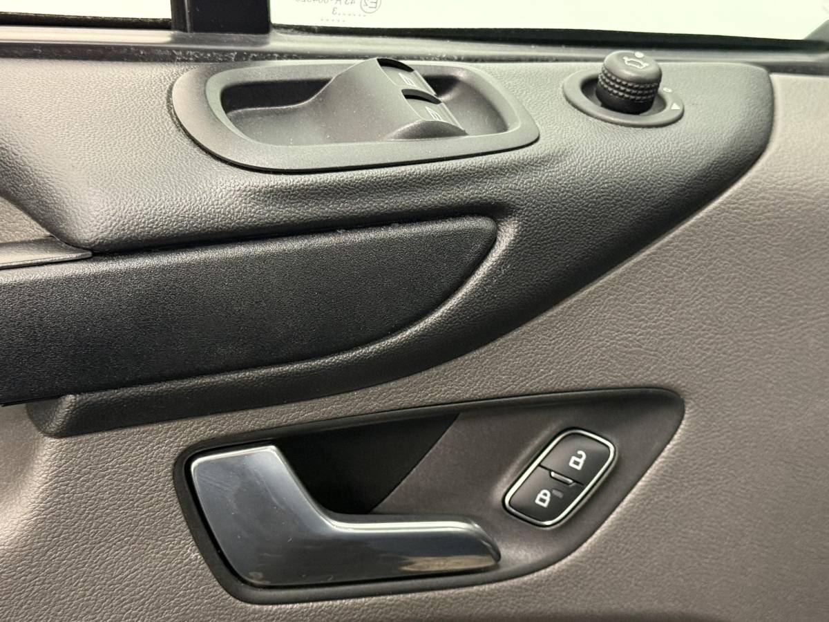Ford Transit Custom Ford Transit Custom 300 2.0 TDCI L2H1 Trend Automaat Airco Navigatie Cruise Control Camera Parkeersensoren