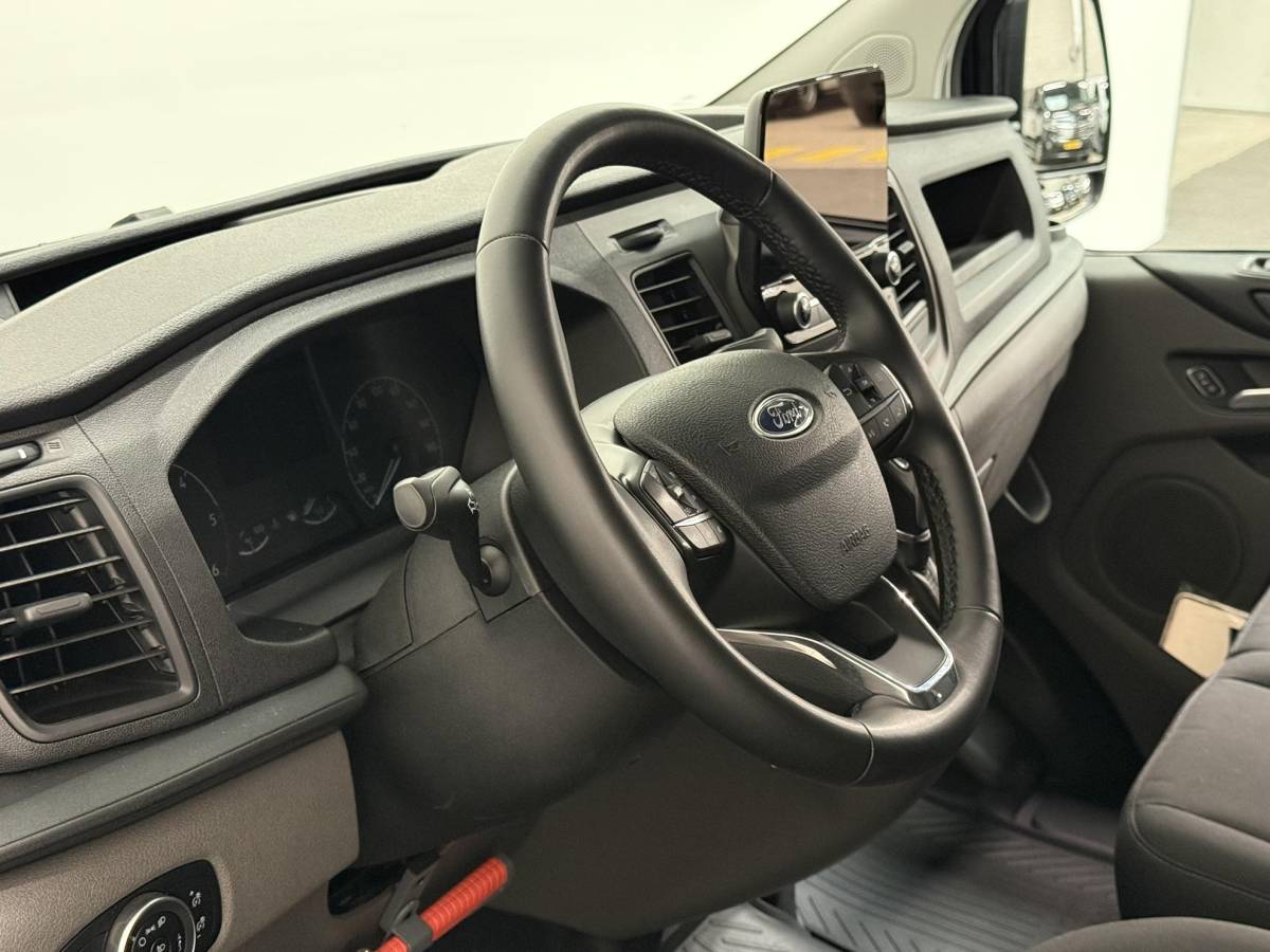 Ford Transit Custom Ford Transit Custom 300 2.0 TDCI L2H1 Trend Automaat Airco Navigatie Cruise Control Camera Parkeersensoren