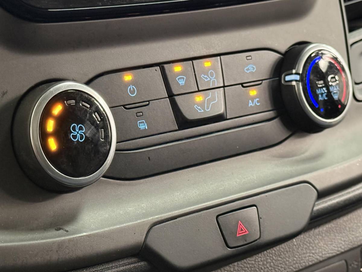 Ford Transit Custom Ford Transit Custom 300 2.0 TDCI L2H1 Trend Automaat Airco Navigatie Cruise Control Camera Parkeersensoren