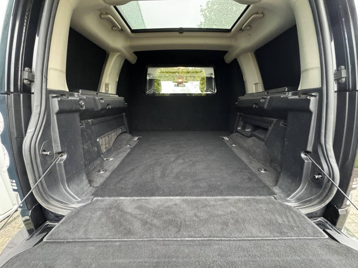 Land Rover Discovery Land Rover Discovery 3.0 HSE LED / Xenon / Dak / Camera / Stl verw / Str ver / Euro6 / Leder / 3500kg trekgew
