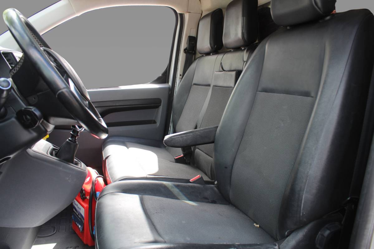 Peugeot Expert Peugeot Expert 231S 2.0 BlueHDI 120 Premium Pack Bedrag EX-BTW Navigatiesysteem full map l Airco l