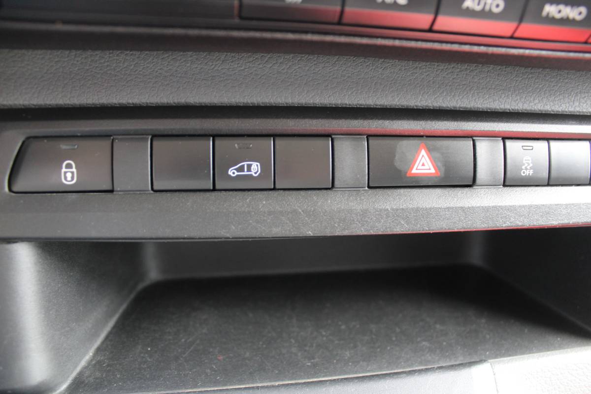 Peugeot Expert Peugeot Expert 231S 2.0 BlueHDI 120 Premium Pack Bedrag EX-BTW Navigatiesysteem full map l Airco l