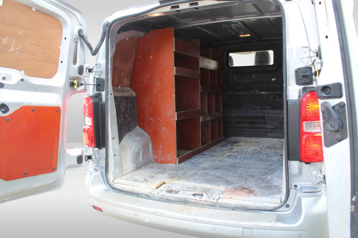 Peugeot Expert Peugeot Expert 231S 2.0 BlueHDI 120 Premium Pack Bedrag EX-BTW Navigatiesysteem full map l Airco l