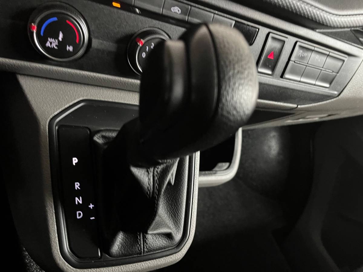 Volkswagen Transporter Volkswagen Transporter Automaat DSG Servicewagen 2.0 TDI 150pk L2H1 3Persoons Sortimo Inrichting, Airco, Navigatie, RIJKLAARPRIJS!