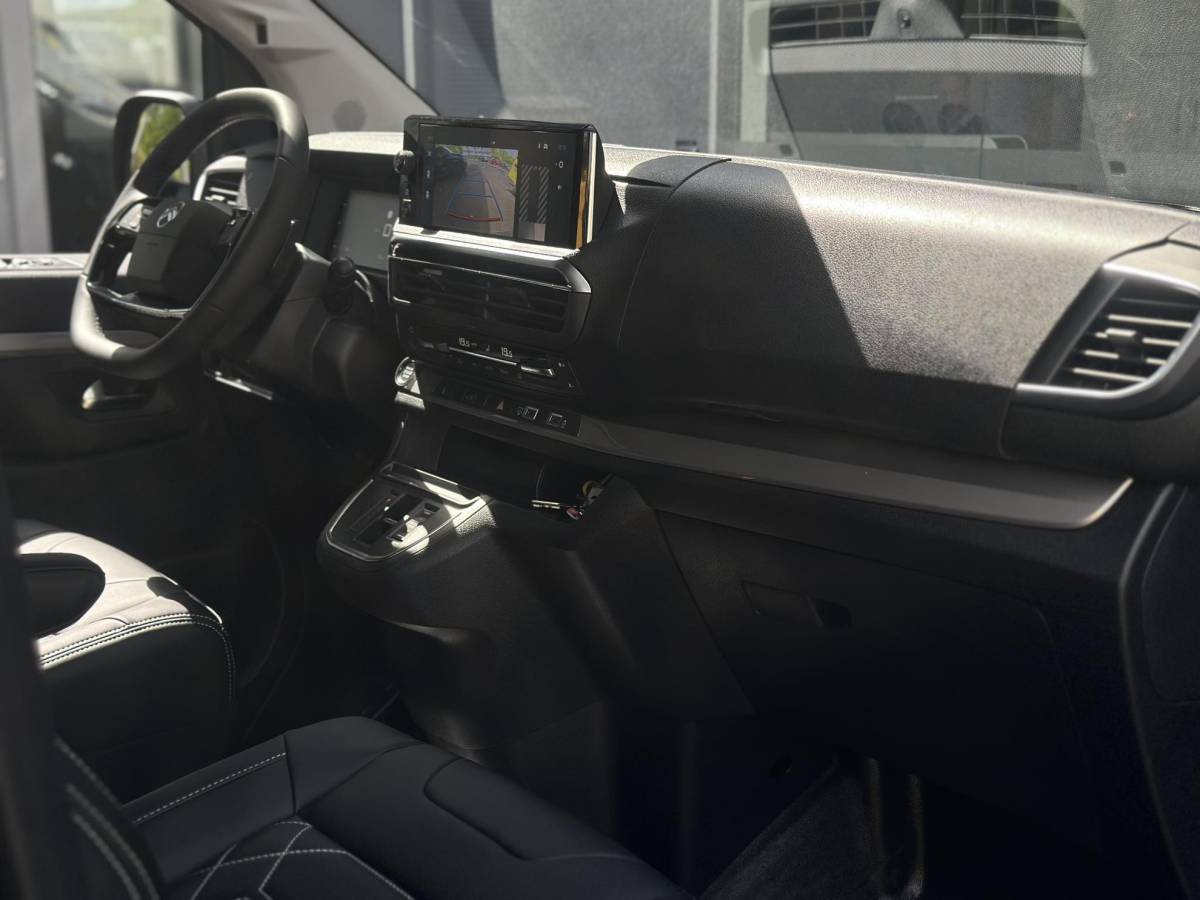 Citroën ë-Jumpy Citroen ë-Jumpy L3 136 75 kWh | STX | Leer | Stoel/-Stuurverwarming | Draadloze telefoonlader | Apple Carplay/Android Auto | Lichtmetalen velgen | Climate Control | Cruise Control | Parkeercamera/-sensoren | Inbouw |