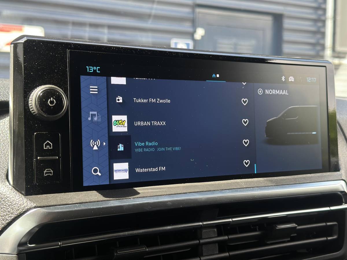 Citroën ë-Jumpy Citroen ë-Jumpy L3 136 75 kWh | STX | Leer | Stoel/-Stuurverwarming | Draadloze telefoonlader | Apple Carplay/Android Auto | Lichtmetalen velgen | Climate Control | Cruise Control | Parkeercamera/-sensoren | Inbouw |