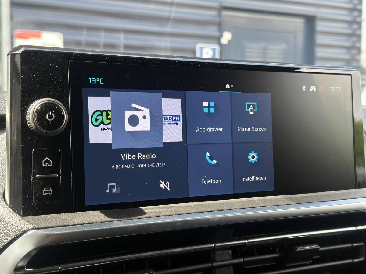 Citroën ë-Jumpy Citroen ë-Jumpy L3 136 75 kWh | STX | Leer | Stoel/-Stuurverwarming | Draadloze telefoonlader | Apple Carplay/Android Auto | Lichtmetalen velgen | Climate Control | Cruise Control | Parkeercamera/-sensoren | Inbouw |
