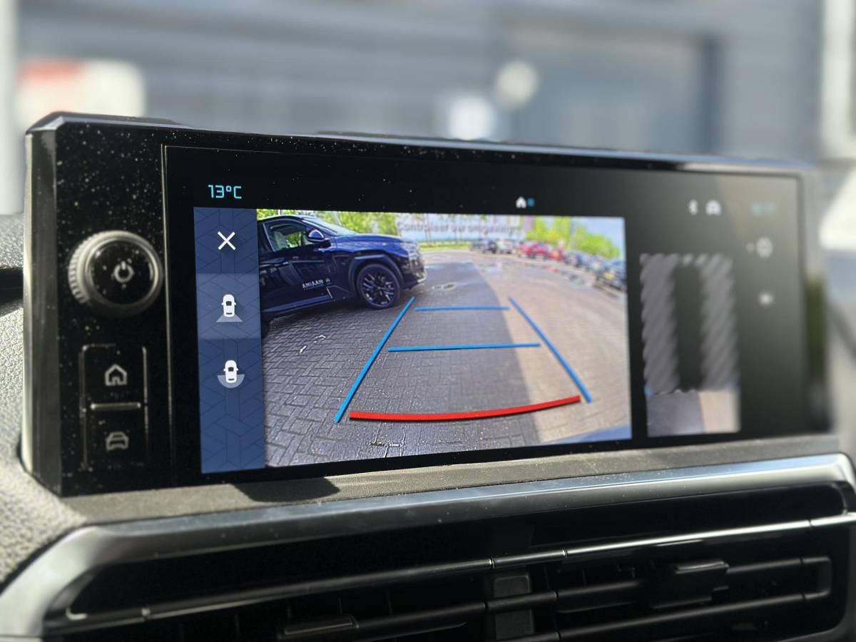 Citroën ë-Jumpy Citroen ë-Jumpy L3 136 75 kWh | STX | Leer | Stoel/-Stuurverwarming | Draadloze telefoonlader | Apple Carplay/Android Auto | Lichtmetalen velgen | Climate Control | Cruise Control | Parkeercamera/-sensoren | Inbouw |