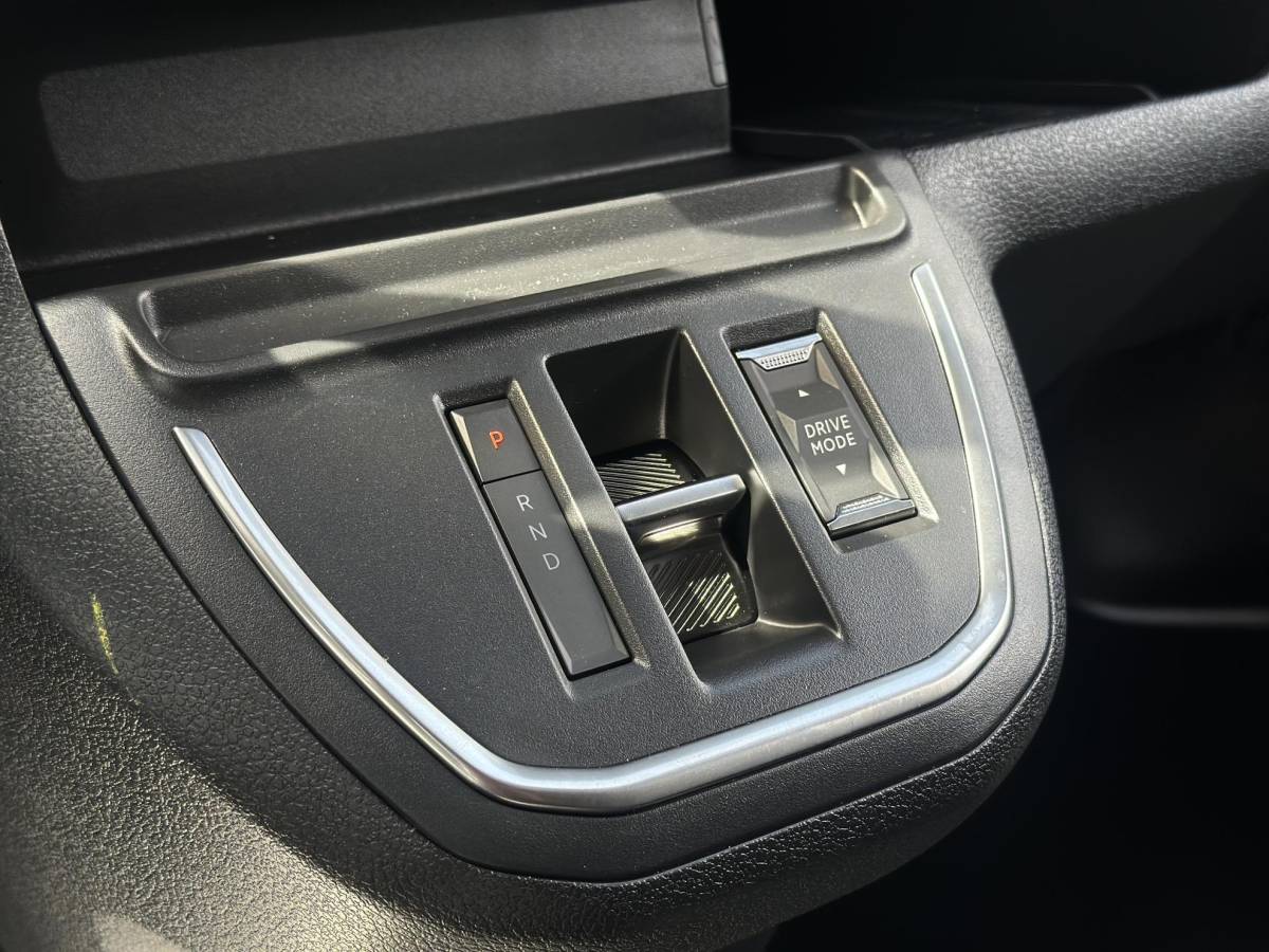 Citroën ë-Jumpy Citroen ë-Jumpy L3 136 75 kWh | STX | Leer | Stoel/-Stuurverwarming | Draadloze telefoonlader | Apple Carplay/Android Auto | Lichtmetalen velgen | Climate Control | Cruise Control | Parkeercamera/-sensoren | Inbouw |