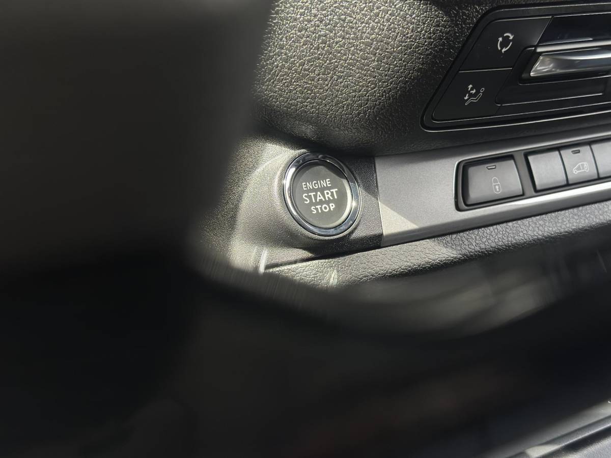 Citroën ë-Jumpy Citroen ë-Jumpy L3 136 75 kWh | STX | Leer | Stoel/-Stuurverwarming | Draadloze telefoonlader | Apple Carplay/Android Auto | Lichtmetalen velgen | Climate Control | Cruise Control | Parkeercamera/-sensoren | Inbouw |