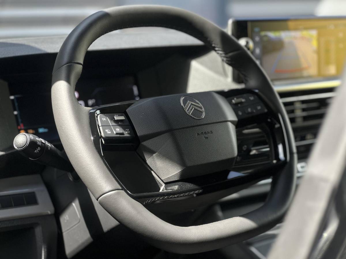 Citroën ë-Jumpy Citroen ë-Jumpy L3 136 75 kWh | STX | Leer | Stoel/-Stuurverwarming | Draadloze telefoonlader | Apple Carplay/Android Auto | Lichtmetalen velgen | Climate Control | Cruise Control | Parkeercamera/-sensoren | Inbouw |