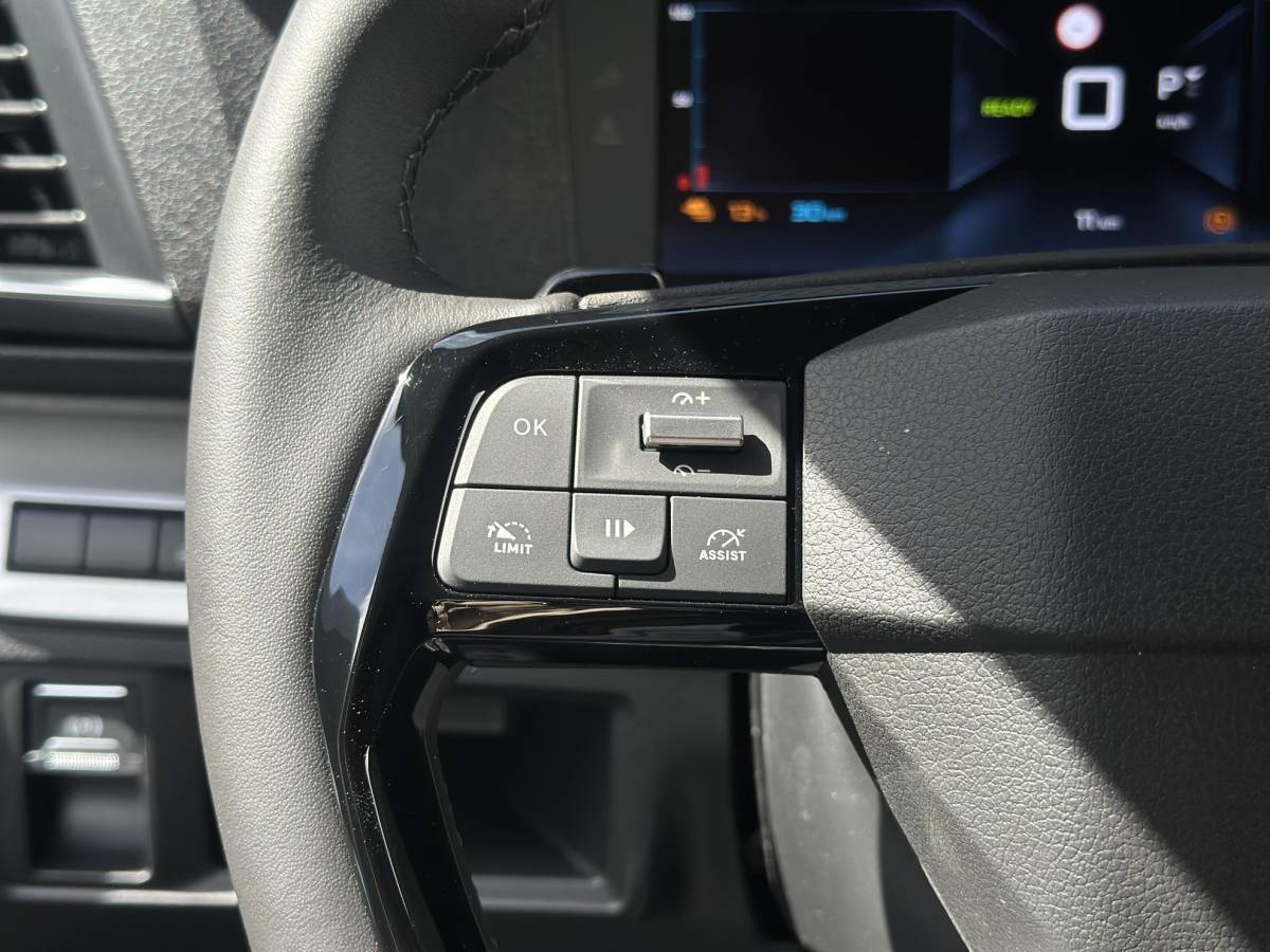 Citroën ë-Jumpy Citroen ë-Jumpy L3 136 75 kWh | STX | Leer | Stoel/-Stuurverwarming | Draadloze telefoonlader | Apple Carplay/Android Auto | Lichtmetalen velgen | Climate Control | Cruise Control | Parkeercamera/-sensoren | Inbouw |