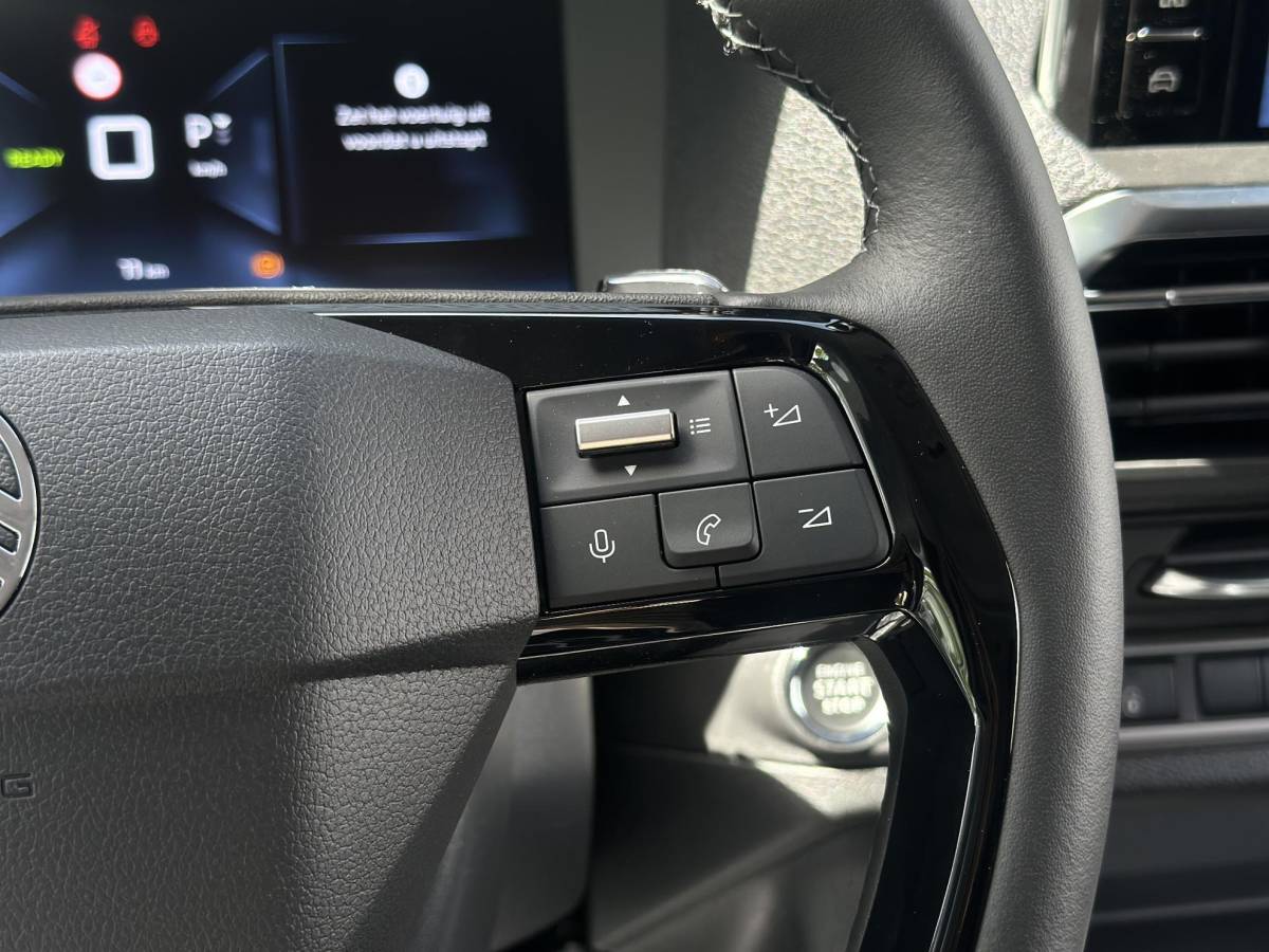 Citroën ë-Jumpy Citroen ë-Jumpy L3 136 75 kWh | STX | Leer | Stoel/-Stuurverwarming | Draadloze telefoonlader | Apple Carplay/Android Auto | Lichtmetalen velgen | Climate Control | Cruise Control | Parkeercamera/-sensoren | Inbouw |