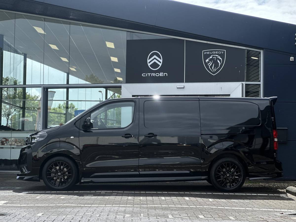 Citroën ë-Jumpy Citroen ë-Jumpy L3 136 75 kWh | STX | Leer | Stoel/-Stuurverwarming | Draadloze telefoonlader | Apple Carplay/Android Auto | Lichtmetalen velgen | Climate Control | Cruise Control | Parkeercamera/-sensoren | Inbouw |