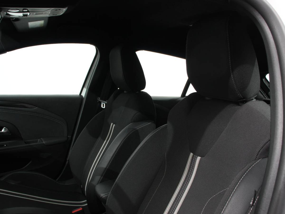 Opel Corsa Opel Corsa 1.2 Turbo 100pk Automaat GS Navigatie Apple Carplay/Android Auto Digitale Cockpit Camera Parkeer sensoren Airco Lichtmetalen velgen