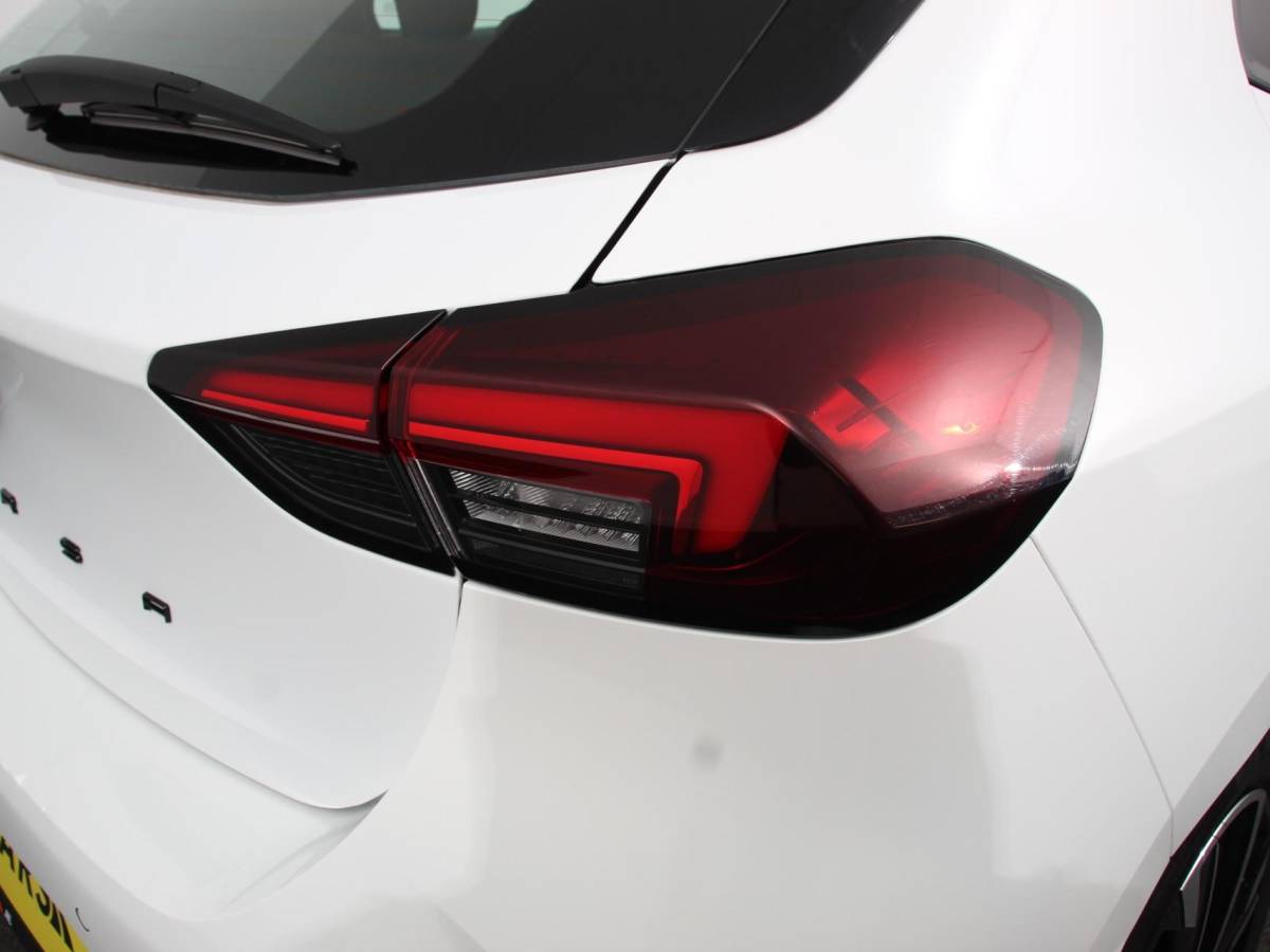 Opel Corsa Opel Corsa 1.2 Turbo 100pk Automaat GS Navigatie Apple Carplay/Android Auto Digitale Cockpit Camera Parkeer sensoren Airco Lichtmetalen velgen
