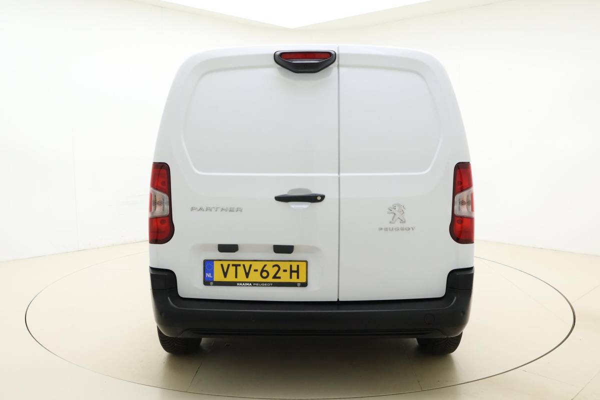 Peugeot Partner Peugeot Partner 1.5 BlueHDi 100 L1 100 PK | Cruise Control | Airco | Achteruitrijcamera | Apple Carplay | DAB Radio | Parkeersensoren Voor & Achter | Regensensor