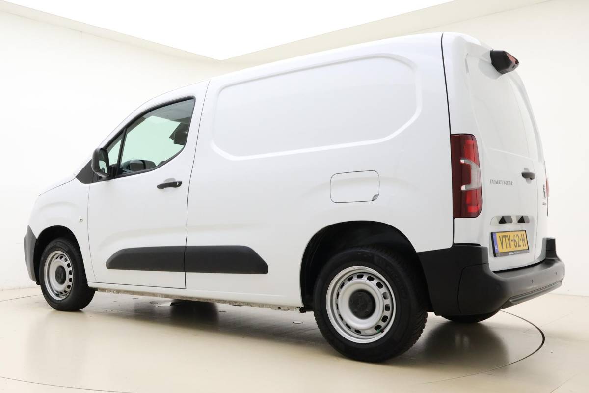 Peugeot Partner Peugeot Partner 1.5 BlueHDi 100 L1 100 PK | Cruise Control | Airco | Achteruitrijcamera | Apple Carplay | DAB Radio | Parkeersensoren Voor & Achter | Regensensor