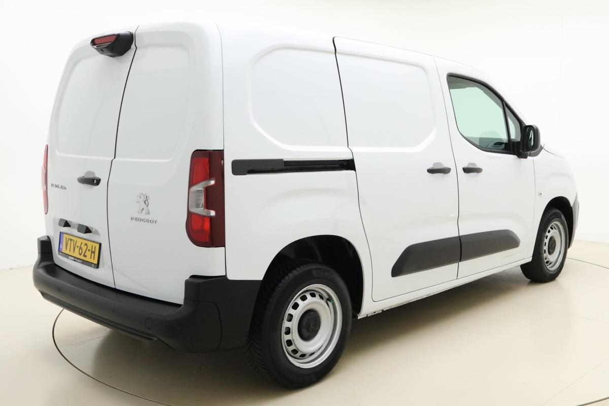 Peugeot Partner Peugeot Partner 1.5 BlueHDi 100 L1 100 PK | Cruise Control | Airco | Achteruitrijcamera | Apple Carplay | DAB Radio | Parkeersensoren Voor & Achter | Regensensor