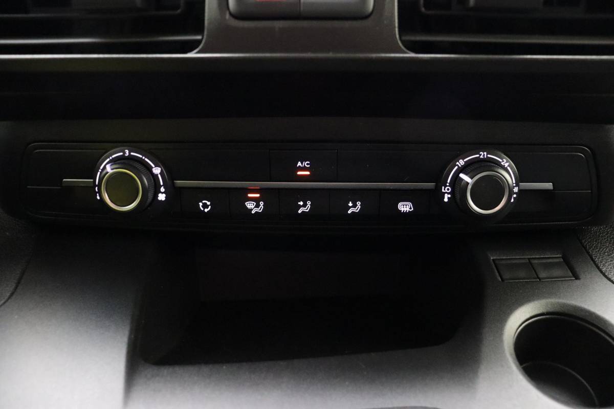 Peugeot Partner Peugeot Partner 1.5 BlueHDi 100 L1 100 PK | Cruise Control | Airco | Achteruitrijcamera | Apple Carplay | DAB Radio | Parkeersensoren Voor & Achter | Regensensor