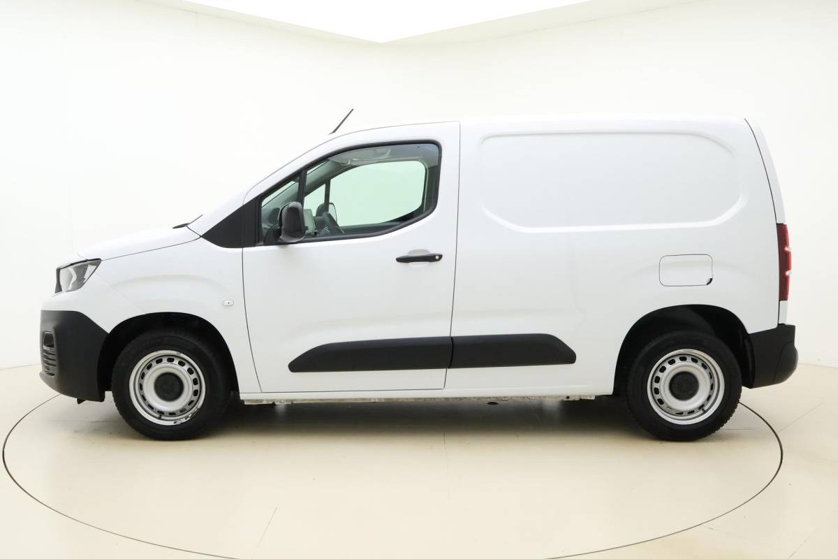 Peugeot Partner Peugeot Partner 1.5 BlueHDi 100 L1 100 PK | Cruise Control | Airco | Achteruitrijcamera | Apple Carplay | DAB Radio | Parkeersensoren Voor & Achter | Regensensor