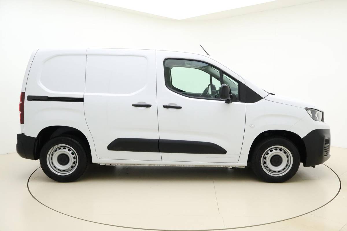 Peugeot Partner Peugeot Partner 1.5 BlueHDi 100 L1 100 PK | Cruise Control | Airco | Achteruitrijcamera | Apple Carplay | DAB Radio | Parkeersensoren Voor & Achter | Regensensor