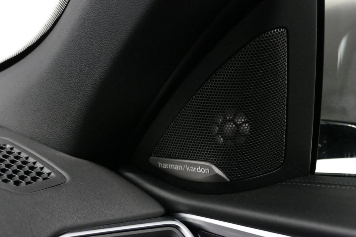 BMW 4 Serie BMW 4-serie Cabrio M440i xDrive High Executive / Air Collar (nekverwarming / BMW Laserlight / Elektr. verstelbare voorstoelen (links met memory) / Harman Kardon Surround Sound / Stoelverwarming / 20″ / Rondomzichtcamera / HUD / Apple Carplay – Android Auto / Adaptief M onderstel / Elektr. wegklapbare trekhaak / Leder interieur / Dodehoekdetectie / Achteruitrijcamera