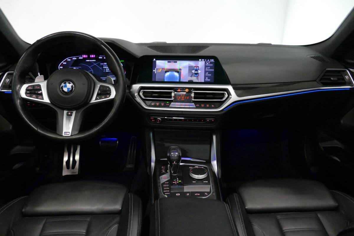 BMW 4 Serie BMW 4-serie Cabrio M440i xDrive High Executive / Air Collar (nekverwarming / BMW Laserlight / Elektr. verstelbare voorstoelen (links met memory) / Harman Kardon Surround Sound / Stoelverwarming / 20″ / Rondomzichtcamera / HUD / Apple Carplay – Android Auto / Adaptief M onderstel / Elektr. wegklapbare trekhaak / Leder interieur / Dodehoekdetectie / Achteruitrijcamera