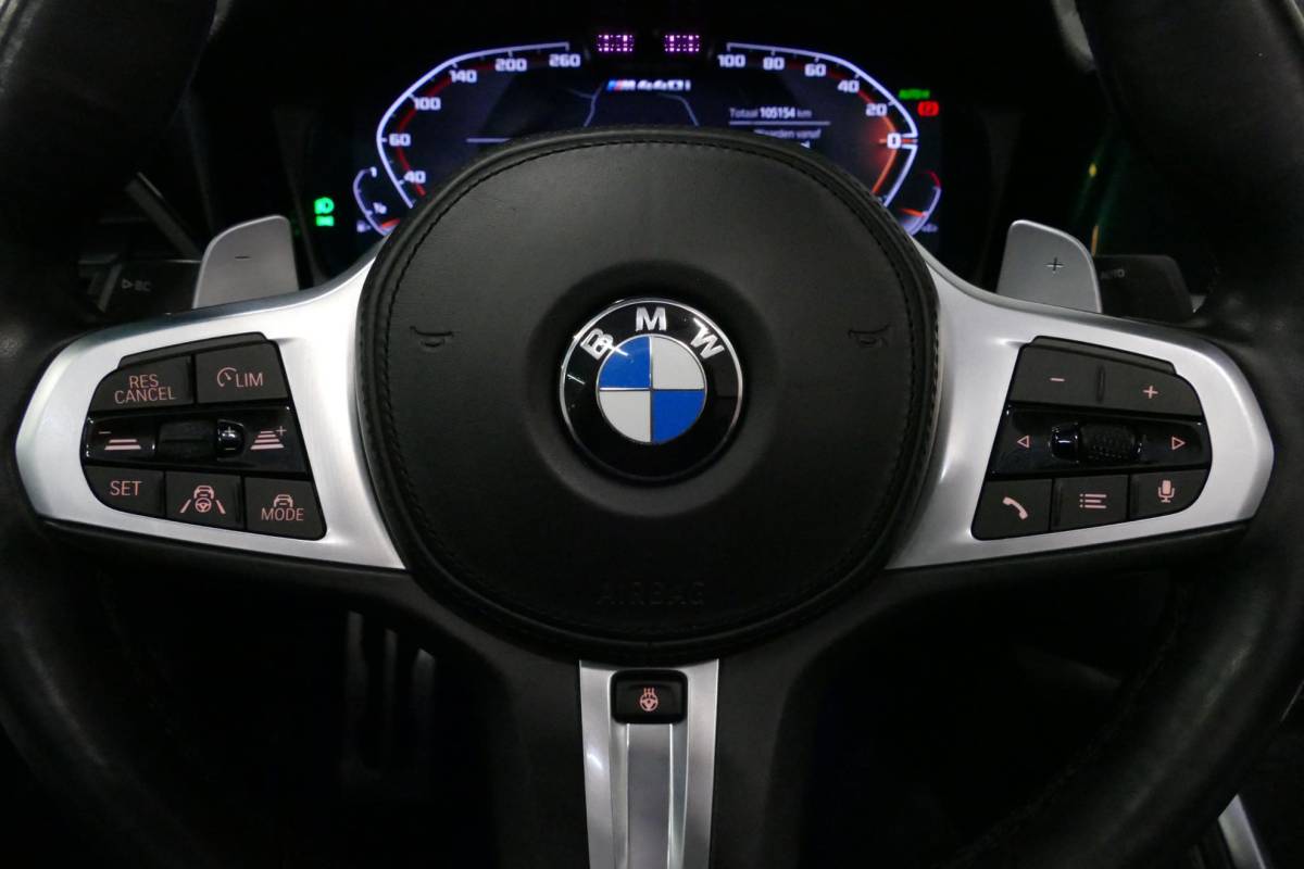 BMW 4 Serie BMW 4-serie Cabrio M440i xDrive High Executive / Air Collar (nekverwarming / BMW Laserlight / Elektr. verstelbare voorstoelen (links met memory) / Harman Kardon Surround Sound / Stoelverwarming / 20″ / Rondomzichtcamera / HUD / Apple Carplay – Android Auto / Adaptief M onderstel / Elektr. wegklapbare trekhaak / Leder interieur / Dodehoekdetectie / Achteruitrijcamera