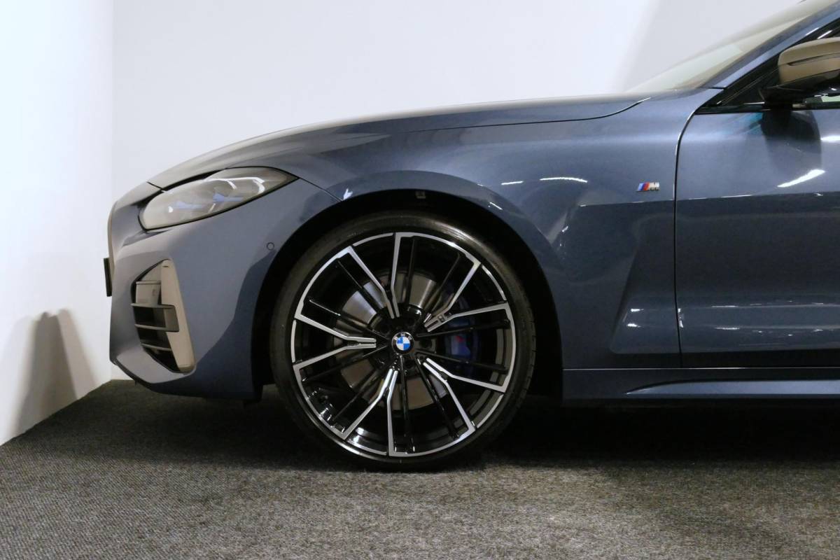 BMW 4 Serie BMW 4-serie Cabrio M440i xDrive High Executive / Air Collar (nekverwarming / BMW Laserlight / Elektr. verstelbare voorstoelen (links met memory) / Harman Kardon Surround Sound / Stoelverwarming / 20″ / Rondomzichtcamera / HUD / Apple Carplay – Android Auto / Adaptief M onderstel / Elektr. wegklapbare trekhaak / Leder interieur / Dodehoekdetectie / Achteruitrijcamera