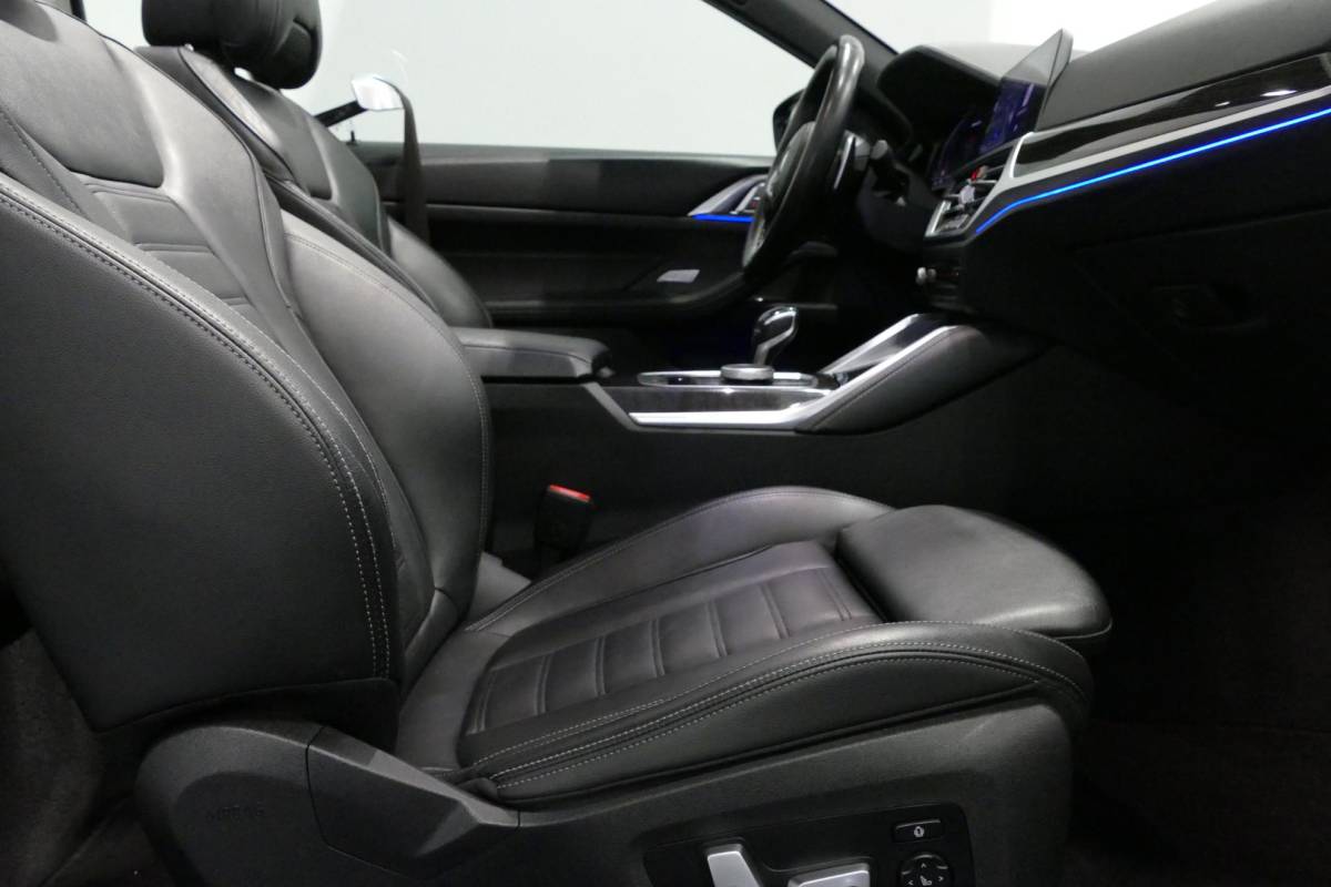 BMW 4 Serie BMW 4-serie Cabrio M440i xDrive High Executive / Air Collar (nekverwarming / BMW Laserlight / Elektr. verstelbare voorstoelen (links met memory) / Harman Kardon Surround Sound / Stoelverwarming / 20″ / Rondomzichtcamera / HUD / Apple Carplay – Android Auto / Adaptief M onderstel / Elektr. wegklapbare trekhaak / Leder interieur / Dodehoekdetectie / Achteruitrijcamera