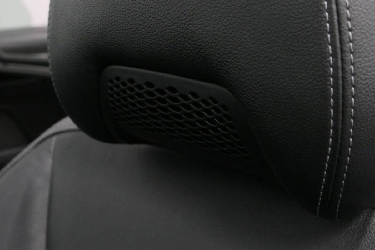 BMW 4 Serie BMW 4-serie Cabrio M440i xDrive High Executive / Air Collar (nekverwarming / BMW Laserlight / Elektr. verstelbare voorstoelen (links met memory) / Harman Kardon Surround Sound / Stoelverwarming / 20″ / Rondomzichtcamera / HUD / Apple Carplay – Android Auto / Adaptief M onderstel / Elektr. wegklapbare trekhaak / Leder interieur / Dodehoekdetectie / Achteruitrijcamera