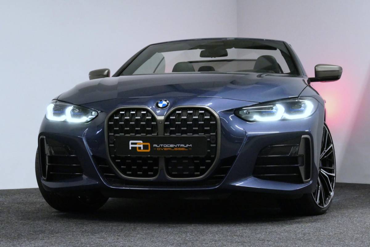 BMW 4 Serie BMW 4-serie Cabrio M440i xDrive High Executive / Air Collar (nekverwarming / BMW Laserlight / Elektr. verstelbare voorstoelen (links met memory) / Harman Kardon Surround Sound / Stoelverwarming / 20″ / Rondomzichtcamera / HUD / Apple Carplay – Android Auto / Adaptief M onderstel / Elektr. wegklapbare trekhaak / Leder interieur / Dodehoekdetectie / Achteruitrijcamera