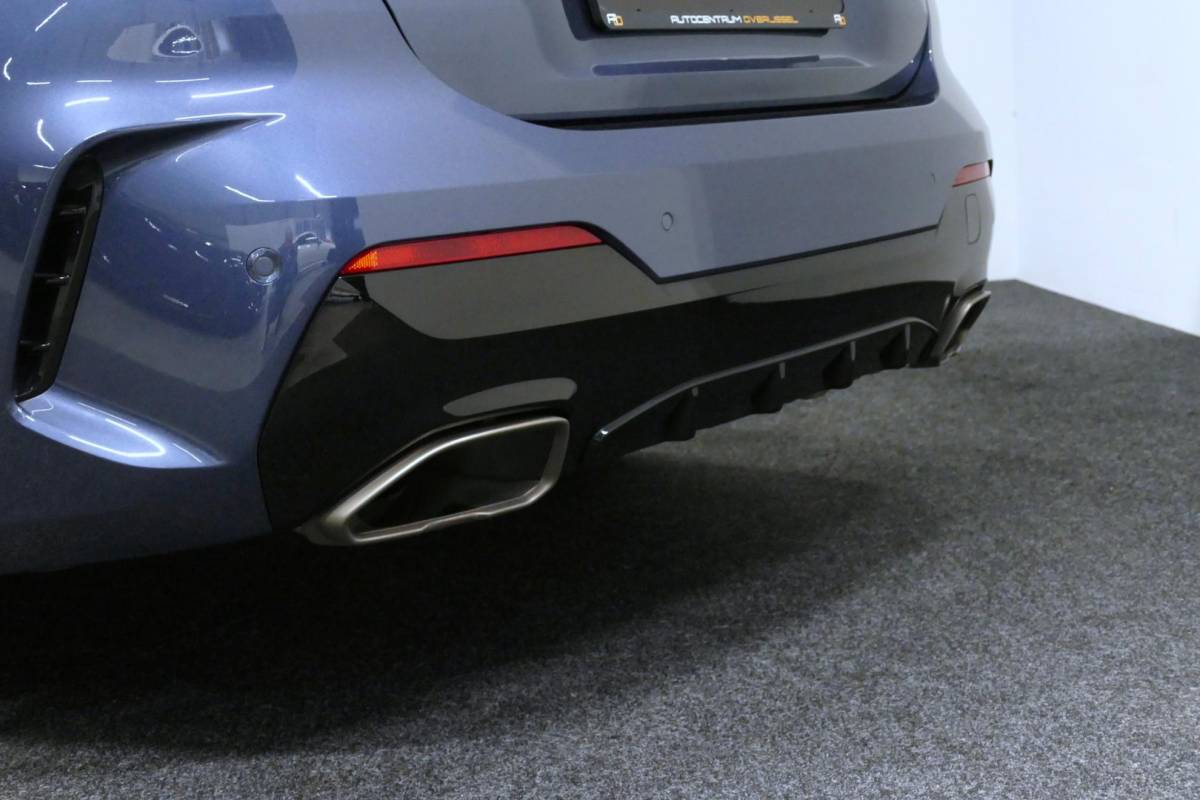 BMW 4 Serie BMW 4-serie Cabrio M440i xDrive High Executive / Air Collar (nekverwarming / BMW Laserlight / Elektr. verstelbare voorstoelen (links met memory) / Harman Kardon Surround Sound / Stoelverwarming / 20″ / Rondomzichtcamera / HUD / Apple Carplay – Android Auto / Adaptief M onderstel / Elektr. wegklapbare trekhaak / Leder interieur / Dodehoekdetectie / Achteruitrijcamera