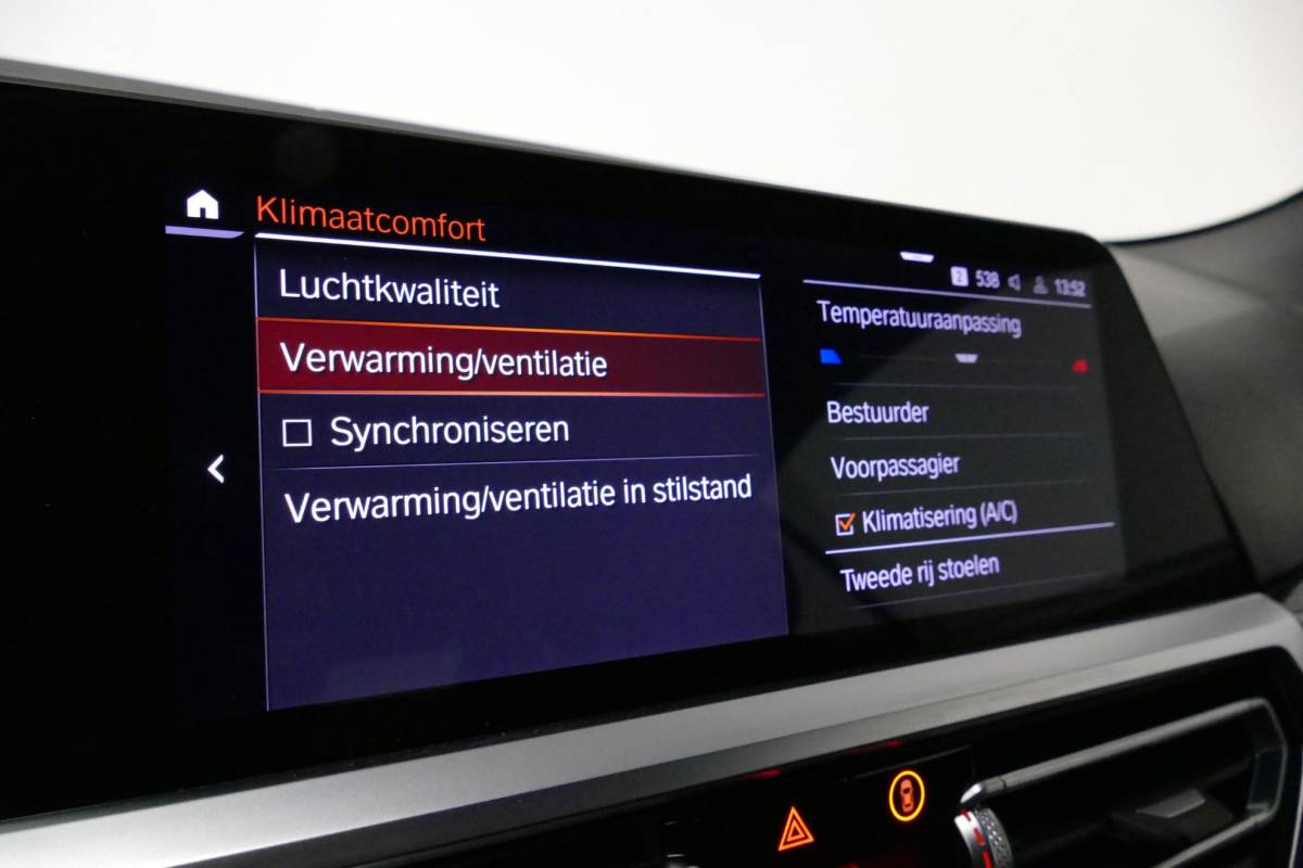 BMW 4 Serie BMW 4-serie Cabrio M440i xDrive High Executive / Air Collar (nekverwarming / BMW Laserlight / Elektr. verstelbare voorstoelen (links met memory) / Harman Kardon Surround Sound / Stoelverwarming / 20″ / Rondomzichtcamera / HUD / Apple Carplay – Android Auto / Adaptief M onderstel / Elektr. wegklapbare trekhaak / Leder interieur / Dodehoekdetectie / Achteruitrijcamera