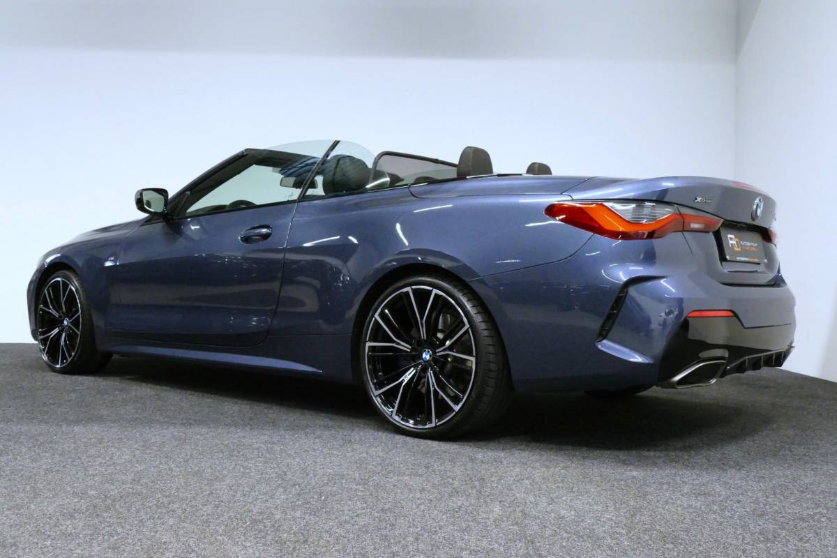 BMW 4 Serie BMW 4-serie Cabrio M440i xDrive High Executive / Air Collar (nekverwarming / BMW Laserlight / Elektr. verstelbare voorstoelen (links met memory) / Harman Kardon Surround Sound / Stoelverwarming / 20″ / Rondomzichtcamera / HUD / Apple Carplay – Android Auto / Adaptief M onderstel / Elektr. wegklapbare trekhaak / Leder interieur / Dodehoekdetectie / Achteruitrijcamera