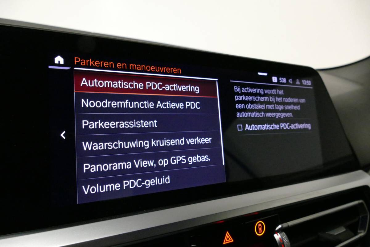 BMW 4 Serie BMW 4-serie Cabrio M440i xDrive High Executive / Air Collar (nekverwarming / BMW Laserlight / Elektr. verstelbare voorstoelen (links met memory) / Harman Kardon Surround Sound / Stoelverwarming / 20″ / Rondomzichtcamera / HUD / Apple Carplay – Android Auto / Adaptief M onderstel / Elektr. wegklapbare trekhaak / Leder interieur / Dodehoekdetectie / Achteruitrijcamera
