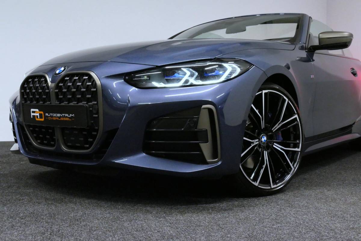 BMW 4 Serie BMW 4-serie Cabrio M440i xDrive High Executive / Air Collar (nekverwarming / BMW Laserlight / Elektr. verstelbare voorstoelen (links met memory) / Harman Kardon Surround Sound / Stoelverwarming / 20″ / Rondomzichtcamera / HUD / Apple Carplay – Android Auto / Adaptief M onderstel / Elektr. wegklapbare trekhaak / Leder interieur / Dodehoekdetectie / Achteruitrijcamera