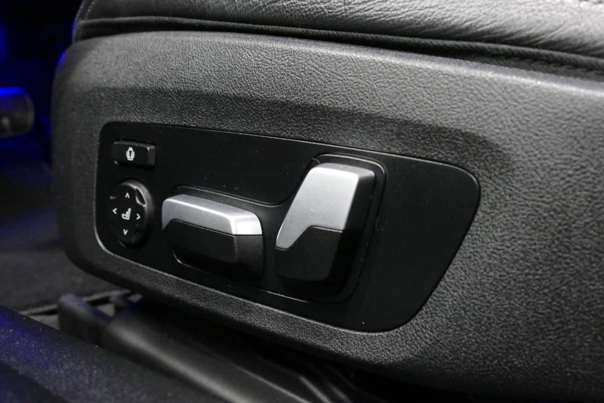BMW 4 Serie BMW 4-serie Cabrio M440i xDrive High Executive / Air Collar (nekverwarming / BMW Laserlight / Elektr. verstelbare voorstoelen (links met memory) / Harman Kardon Surround Sound / Stoelverwarming / 20″ / Rondomzichtcamera / HUD / Apple Carplay – Android Auto / Adaptief M onderstel / Elektr. wegklapbare trekhaak / Leder interieur / Dodehoekdetectie / Achteruitrijcamera
