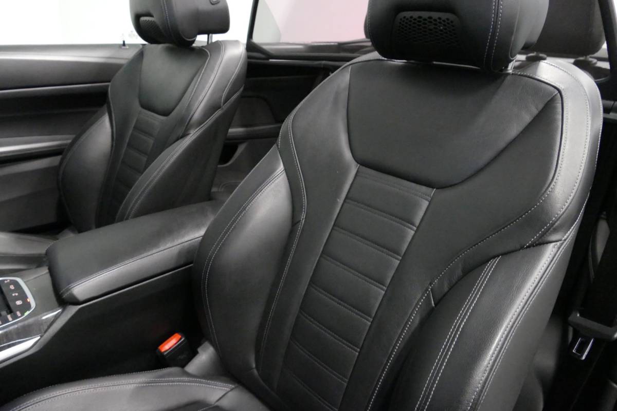 BMW 4 Serie BMW 4-serie Cabrio M440i xDrive High Executive / Air Collar (nekverwarming / BMW Laserlight / Elektr. verstelbare voorstoelen (links met memory) / Harman Kardon Surround Sound / Stoelverwarming / 20″ / Rondomzichtcamera / HUD / Apple Carplay – Android Auto / Adaptief M onderstel / Elektr. wegklapbare trekhaak / Leder interieur / Dodehoekdetectie / Achteruitrijcamera