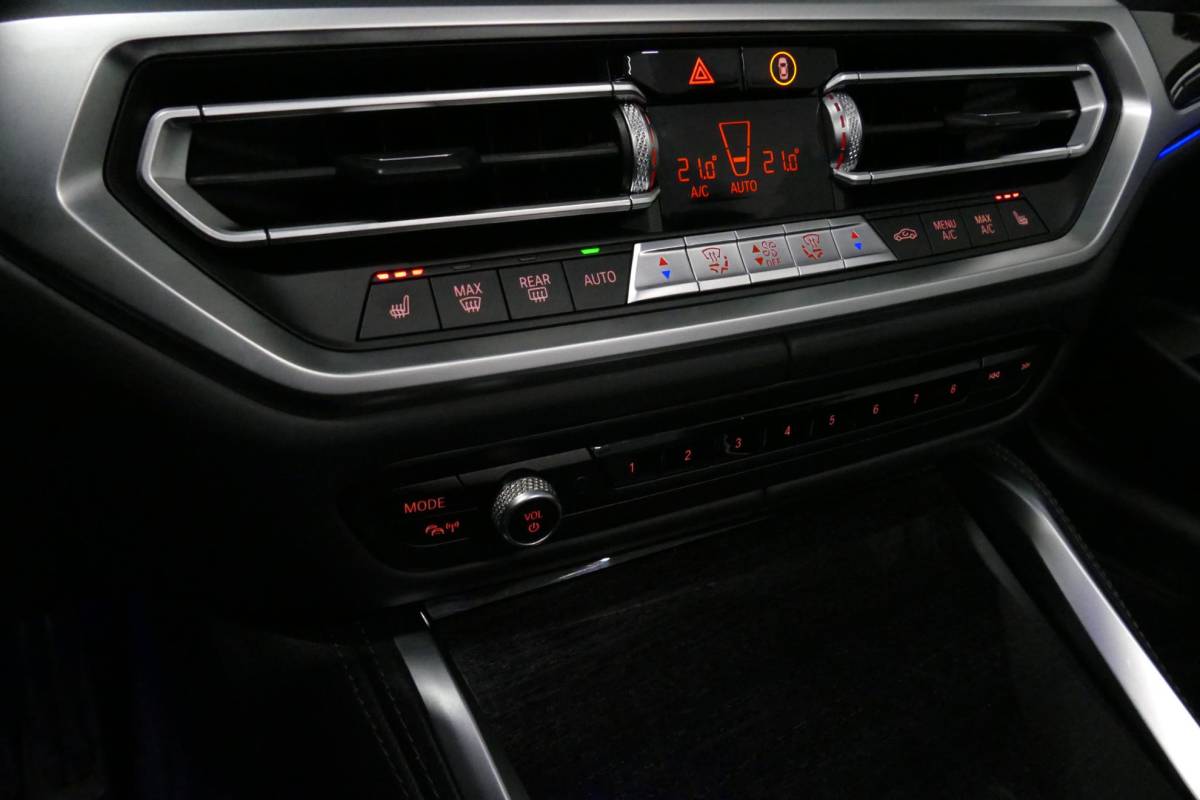 BMW 4 Serie BMW 4-serie Cabrio M440i xDrive High Executive / Air Collar (nekverwarming / BMW Laserlight / Elektr. verstelbare voorstoelen (links met memory) / Harman Kardon Surround Sound / Stoelverwarming / 20″ / Rondomzichtcamera / HUD / Apple Carplay – Android Auto / Adaptief M onderstel / Elektr. wegklapbare trekhaak / Leder interieur / Dodehoekdetectie / Achteruitrijcamera