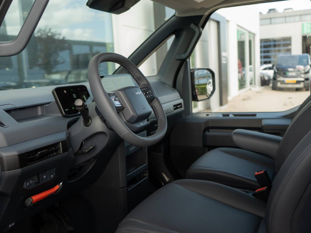 Kia PV5 Kia PV5 L2H1 Elite Executive 71.2 kWh VOORRAAD | SNEL LEVERBAAR | PDC | 360 Graden Camera | Clima | Adapt. Cruise | BSM | Midden Airbag | 16″ | Stoelverwarming & ventilatie | V2L