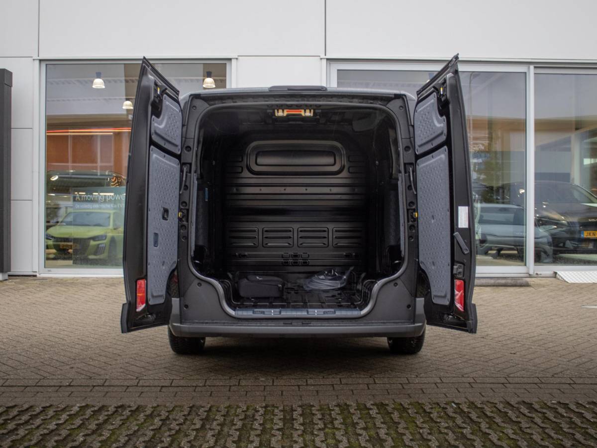 Kia PV5 Kia PV5 L2H1 Elite Executive 71.2 kWh VOORRAAD | SNEL LEVERBAAR | PDC | 360 Graden Camera | Clima | Adapt. Cruise | BSM | Midden Airbag | 16″ | Stoelverwarming & ventilatie | V2L