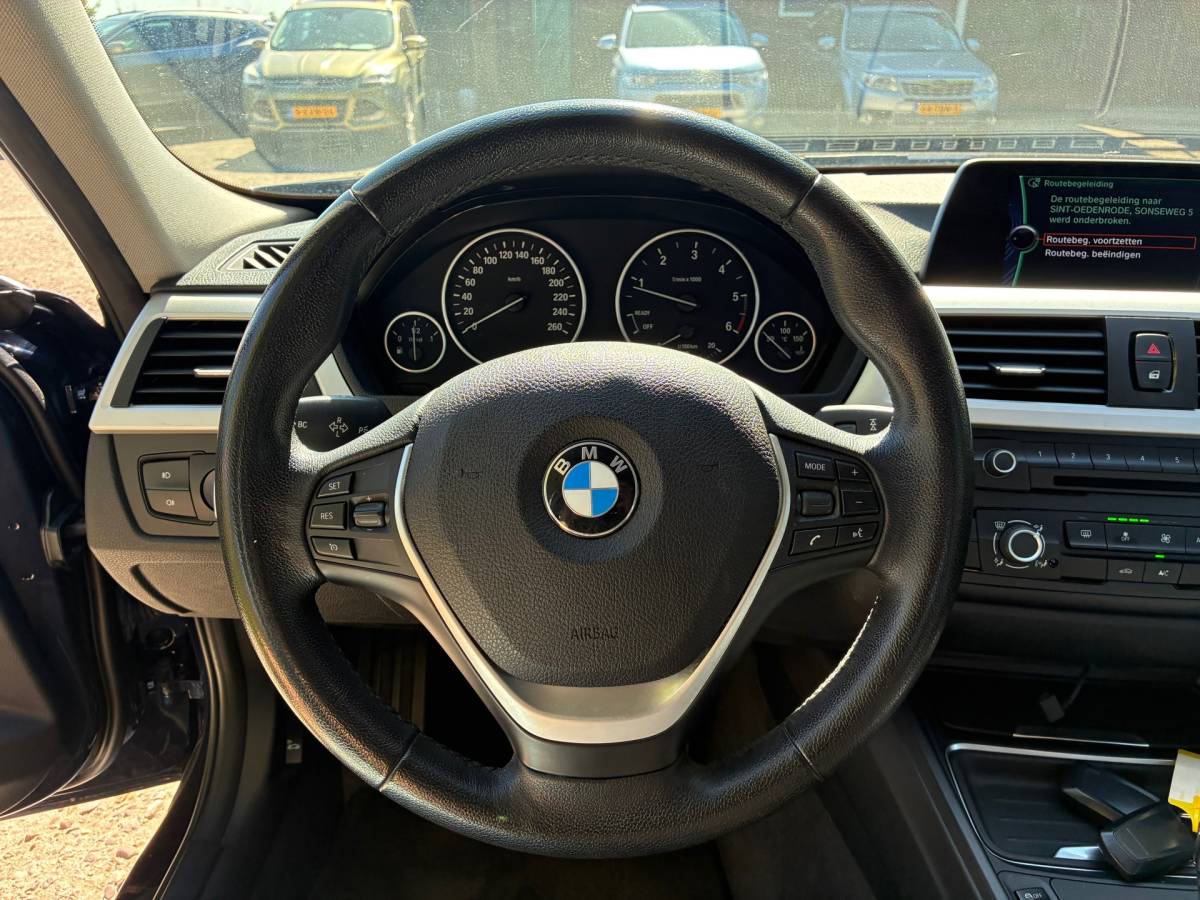 BMW 3 Serie BMW 3-serie 320d High Executive | ” 158.000 KM ” + Cruise + Airco + Navi Nu € 9.975,-!!!