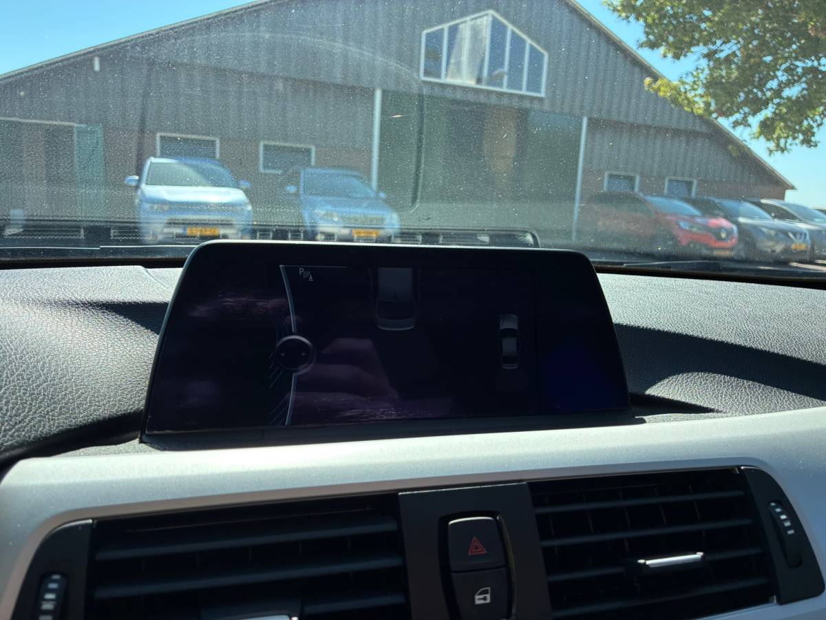 BMW 3 Serie BMW 3-serie 320d High Executive | ” 158.000 KM ” + Cruise + Airco + Navi Nu € 9.975,-!!!